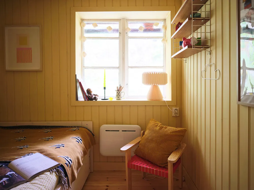 Светлые современные интерьеры старой шведской дачи - Gallery image 23