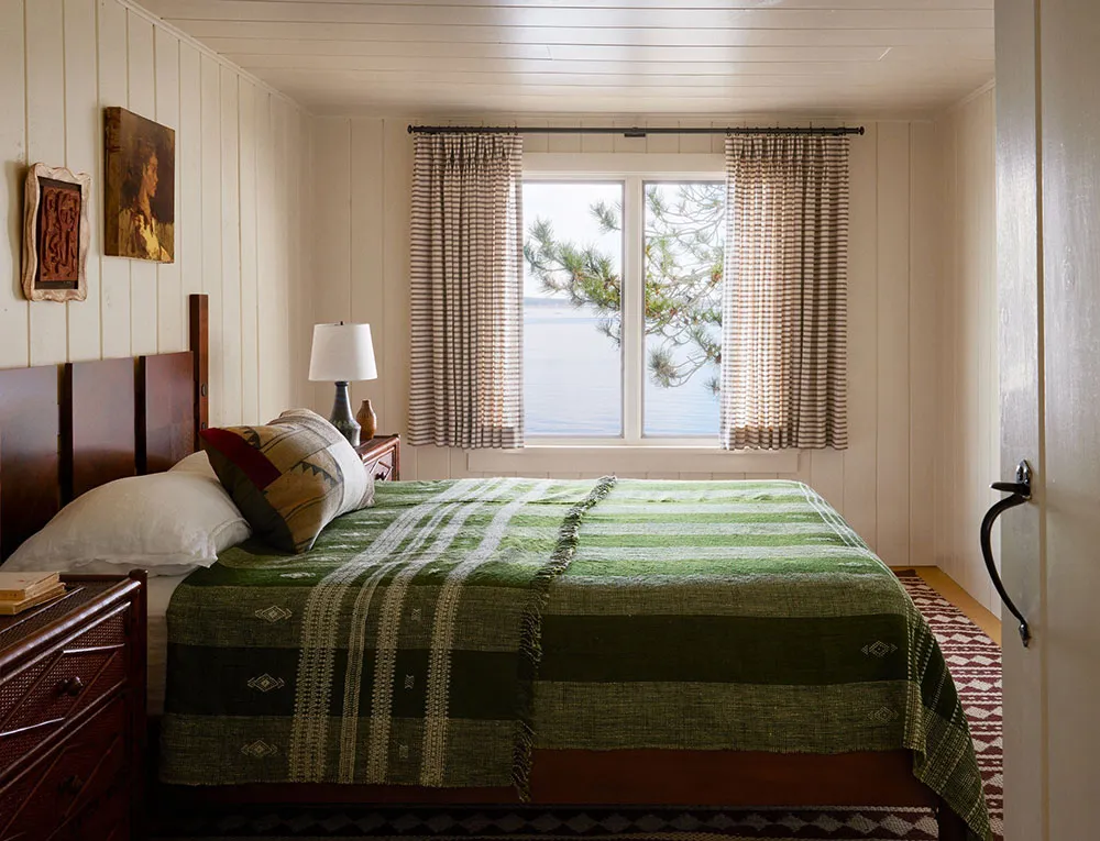 Интересный микс в декоре домика у воды в США - Gallery image 17