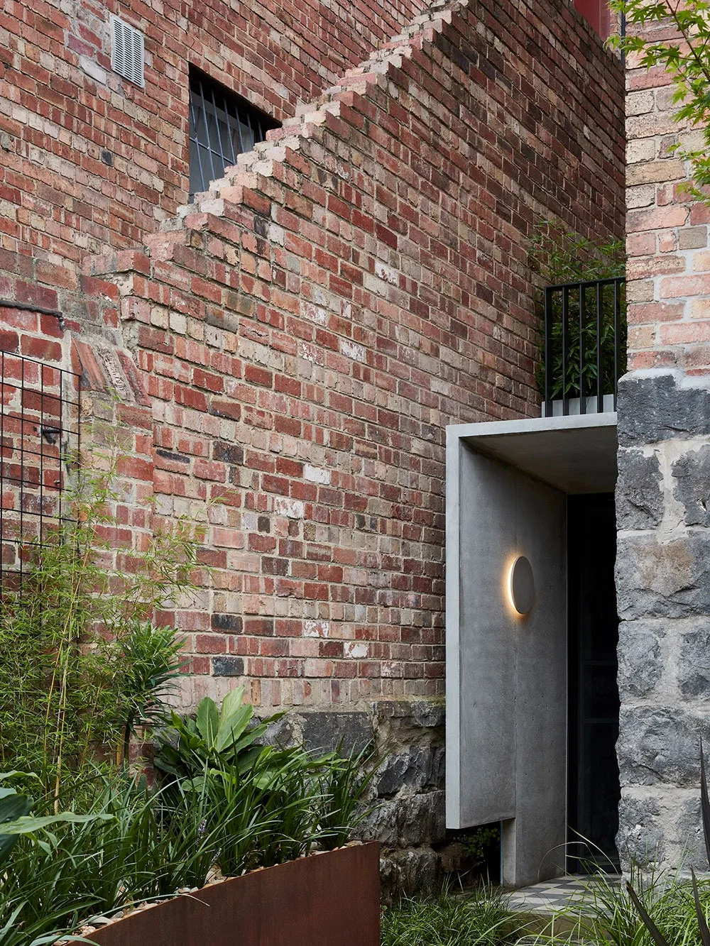 Элегантный современный интерьер в Мельбурне с атмосферной комнатой отдыха - Gallery image 12