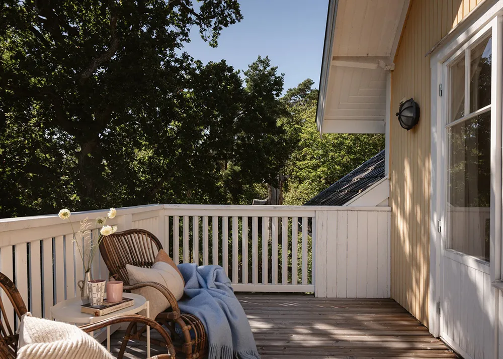 Piękny żółty domek z słończnymi wnętrzami w Szwecji - Gallery image 25