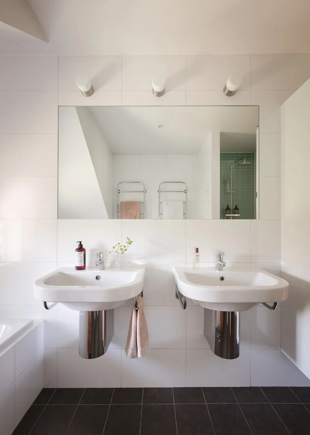 Piękny żółty domek z słończnymi wnętrzami w Szwecji - Gallery image 28