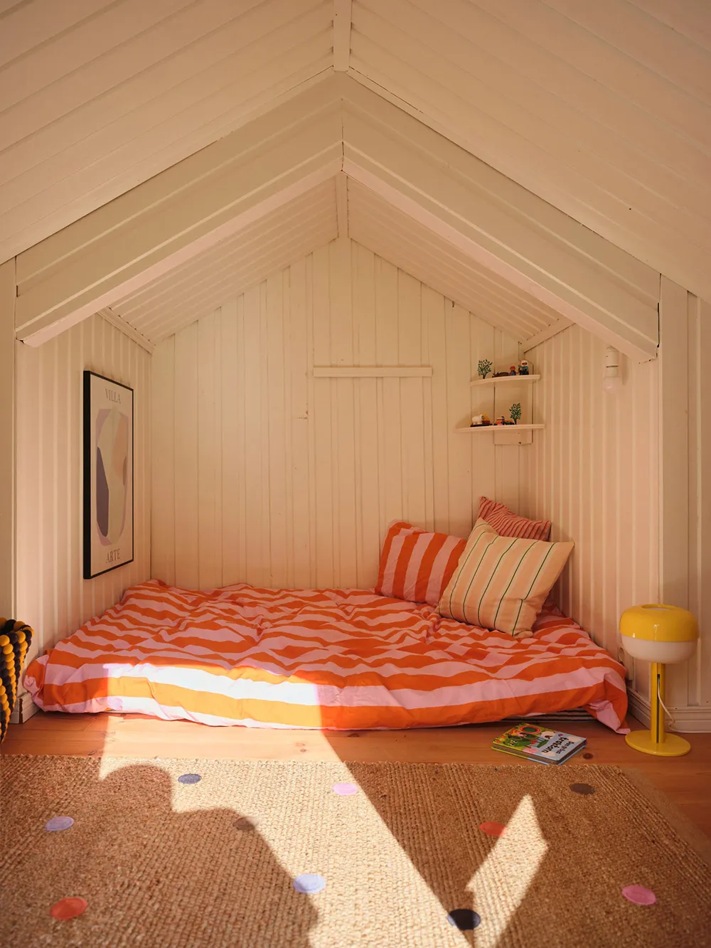 Светлые современные интерьеры старой шведской дачи - Gallery image 28