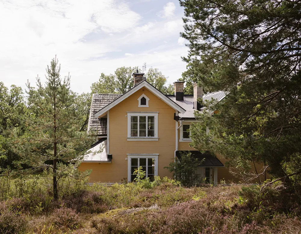 Piękny żółty domek z słończnymi wnętrzami w Szwecji - Gallery image 30