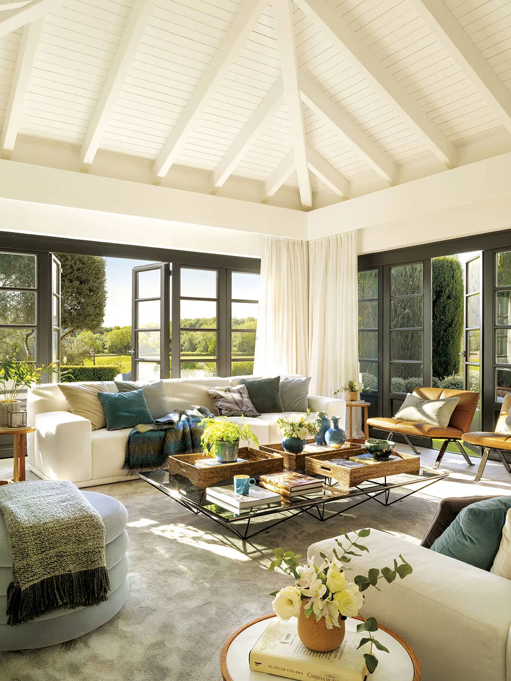 Intérieur élégant et élégant d'une maison moderne à Marbella - Gallery image 2