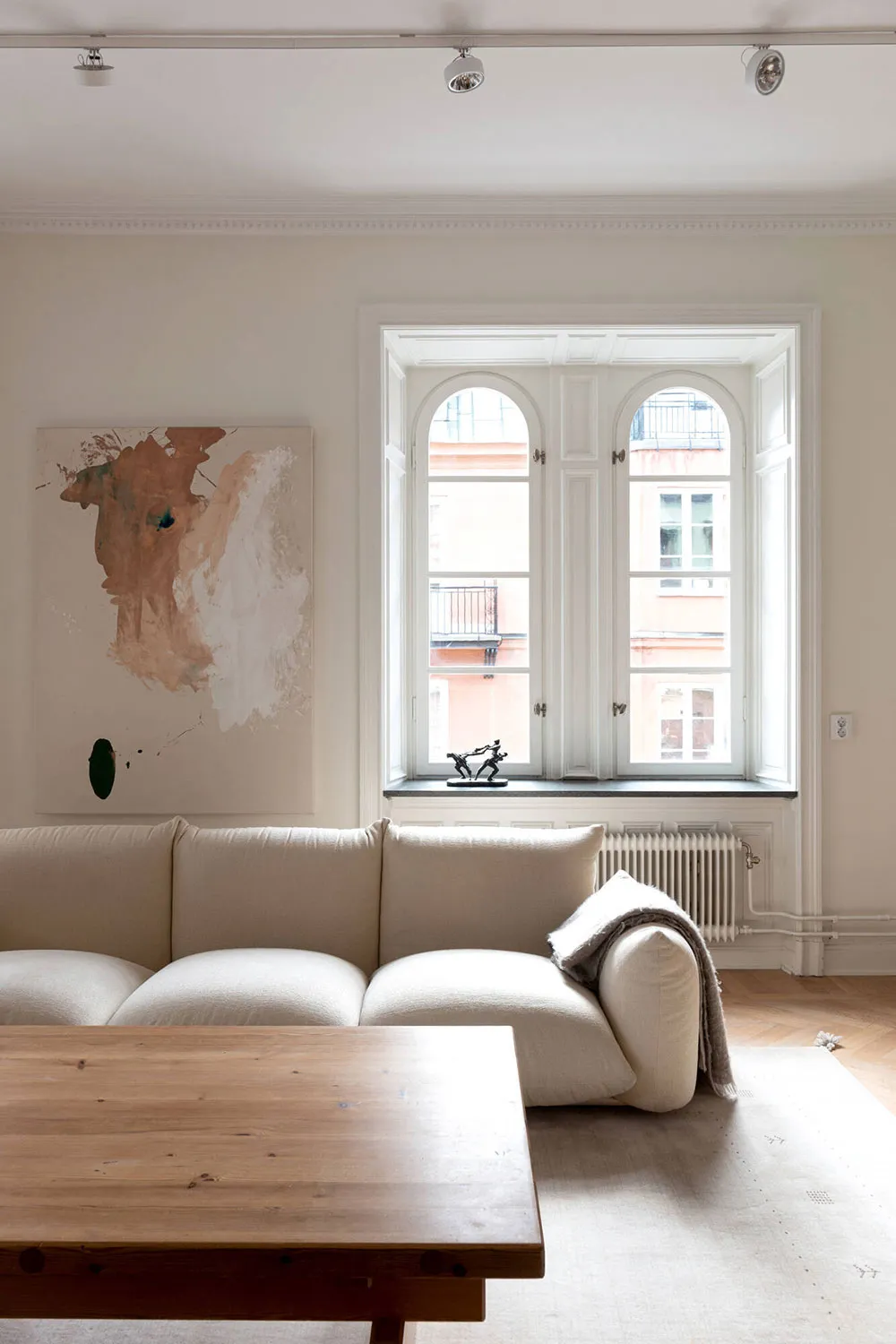 Designmöbel und modernes Kunst: Helle Wohnung in Stockholm - Gallery image 10