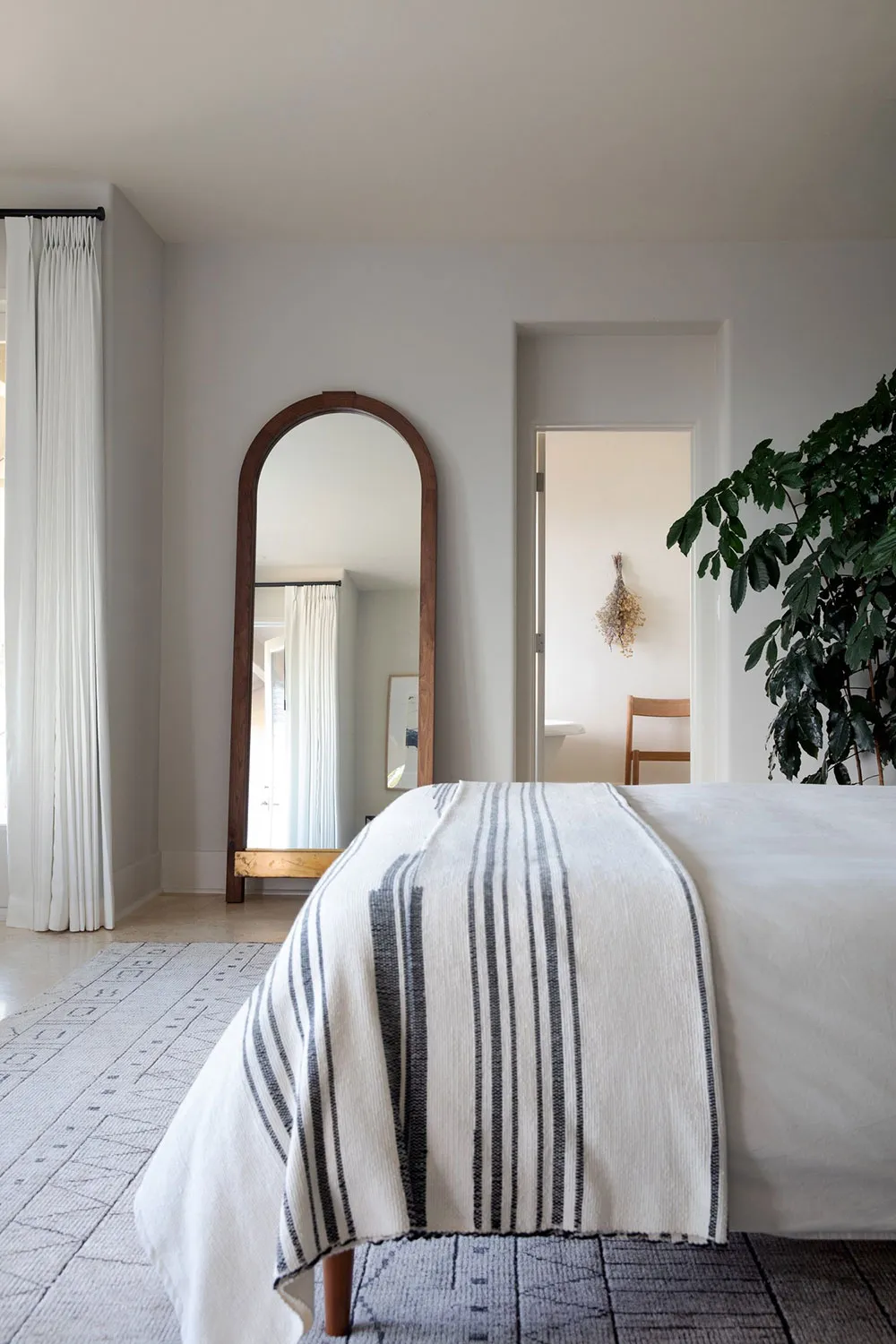 Невероятные виды на долину и спокойный натуральный дизайн: дом в Калифорнии - Gallery image 18