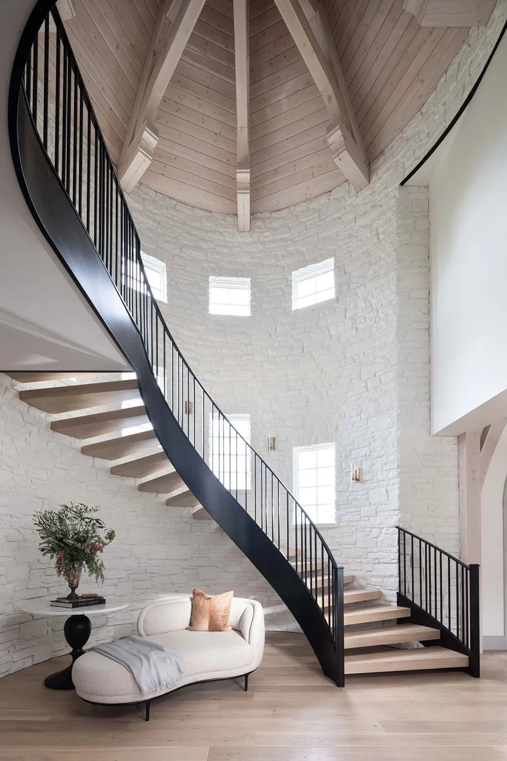 Notes de design français dans les intérieurs d'une villa au Canada - Gallery image 12