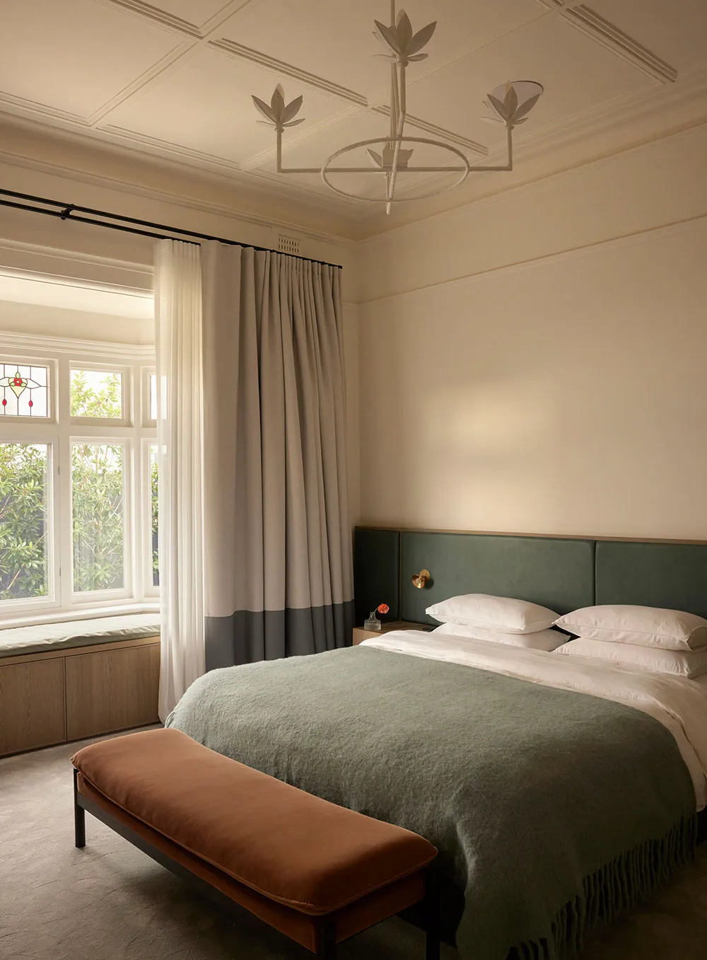 Modern House in Melbourne Built Around a Tree - Gallery image 11