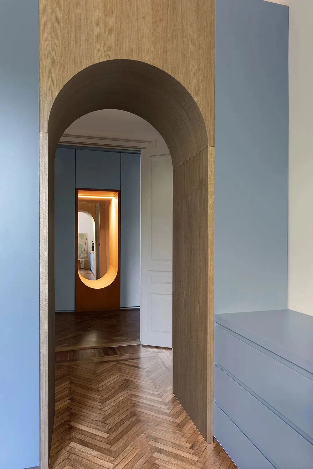 Blautöne und Vinylsammlung: DJ-Appartement in Rom - Gallery image 16