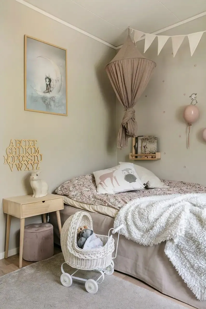 Une belle maison de campagne blanche en Suède avec des intérieurs modernes et chaleureux - Gallery image 9