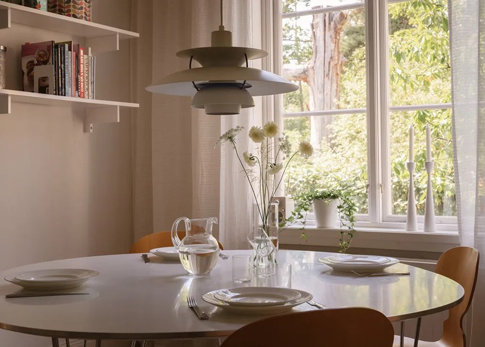 Piękny żółty domek z słończnymi wnętrzami w Szwecji - Gallery image 14