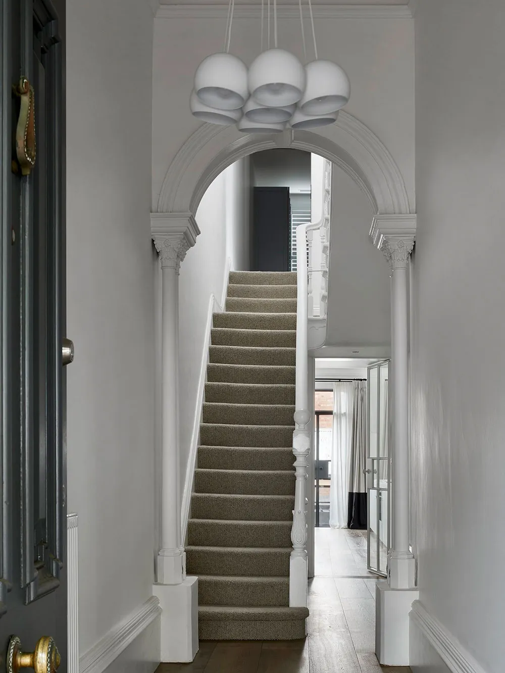 Элегантный современный интерьер в Мельбурне с атмосферной комнатой отдыха - Gallery image 6