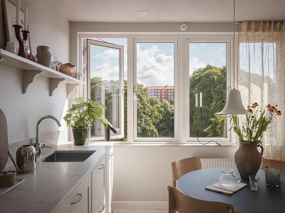 Lekki i przestronny интерьер małej mansardówki w Gotenborgu (36 m²) - Gallery image 7