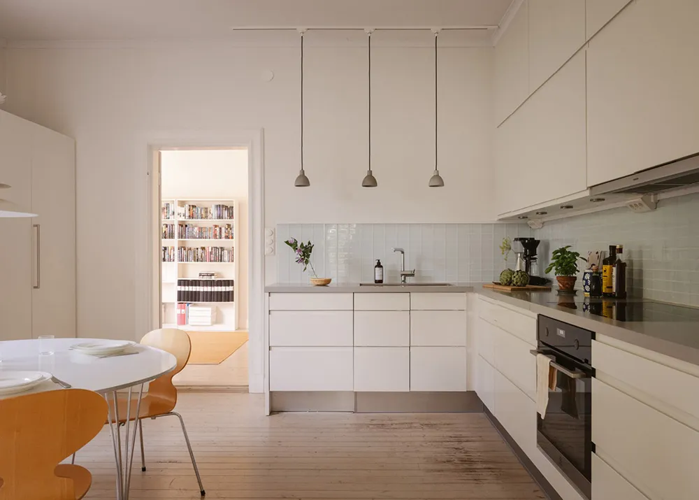 Piękny żółty domek z słończnymi wnętrzami w Szwecji - Gallery image 16