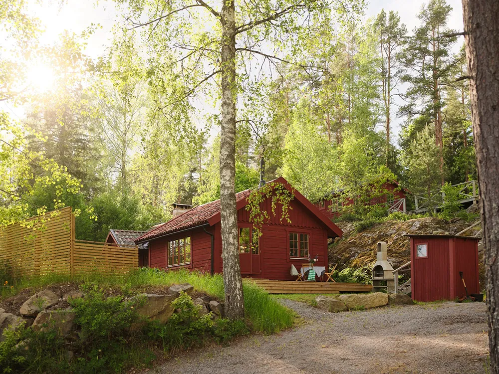 Светлые современные интерьеры старой шведской дачи - Gallery image 32