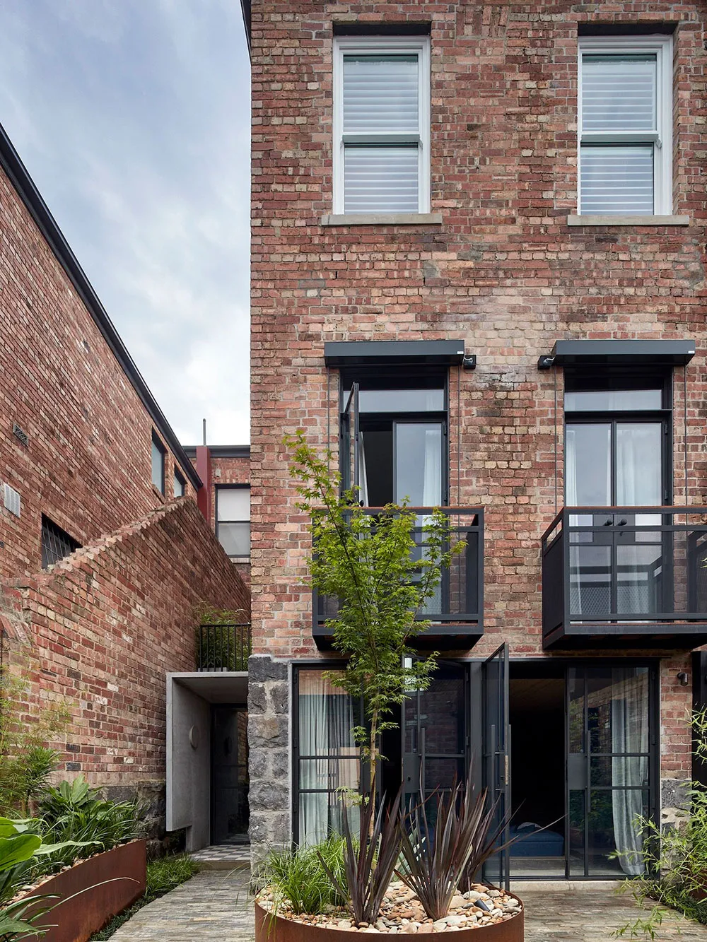 Элегантный современный интерьер в Мельбурне с атмосферной комнатой отдыха - Gallery image 11