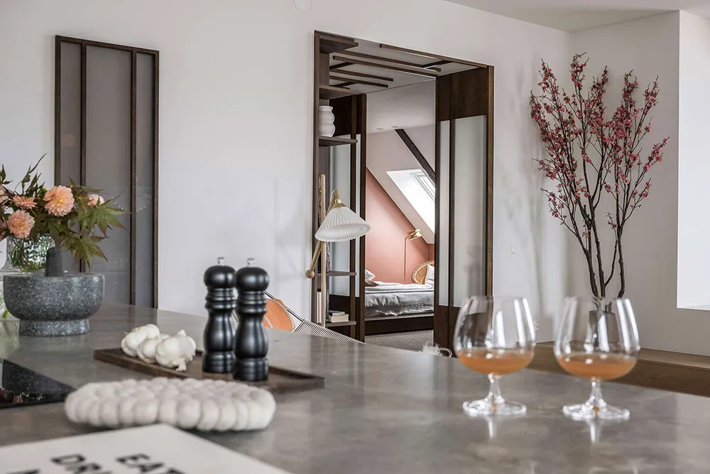 Японские мотивы в просторной мансардной квартире в Швеции - Gallery image 13