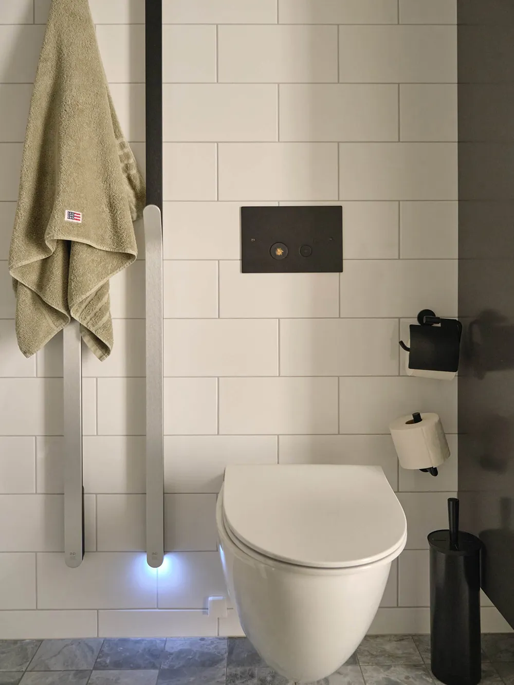 Interior escandinavo luminoso con acentos frescos (78 m²) - Gallery image 22