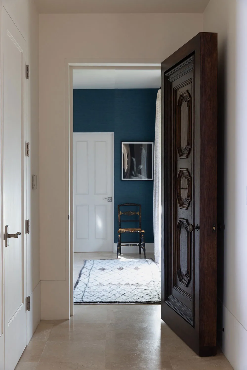 Невероятные виды на долину и спокойный натуральный дизайн: дом в Калифорнии - Gallery image 13