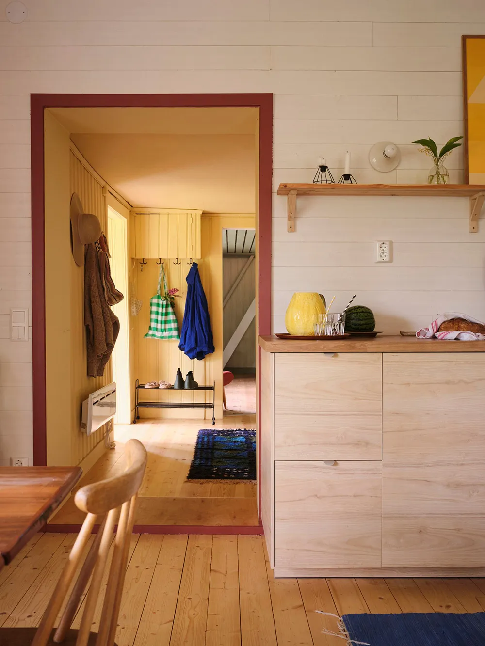 Светлые современные интерьеры старой шведской дачи - Gallery image 19