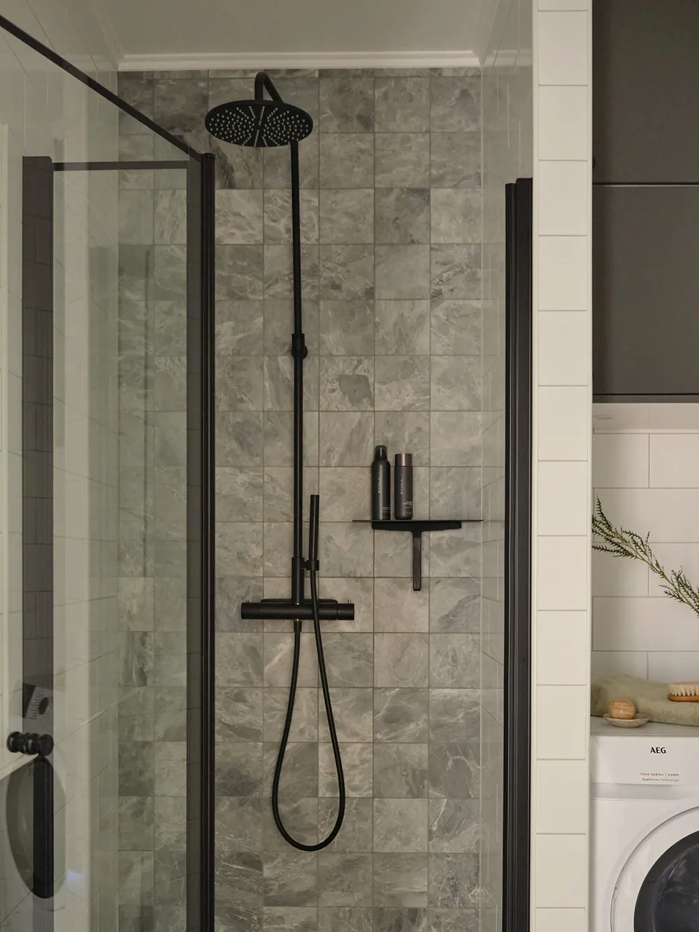 Interior escandinavo luminoso con acentos frescos (78 m²) - Gallery image 20