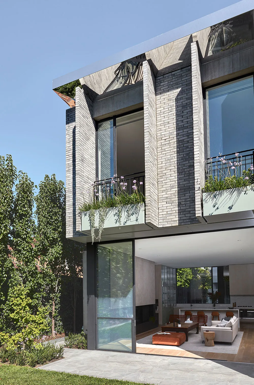 Alt Victorians Haus in Melbourne mit hellem modernem Anbau - Gallery image 1