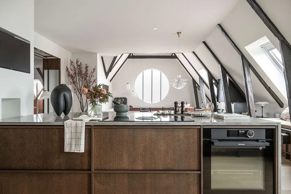 Японские мотивы в просторной мансардной квартире в Швеции - Gallery image 18