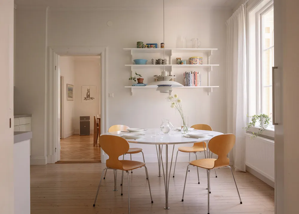 Piękny żółty domek z słończnymi wnętrzami w Szwecji - Gallery image 13