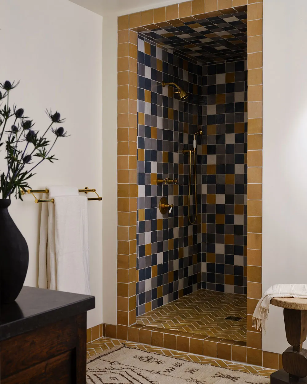 Интересный микс в декоре домика у воды в США - Gallery image 16