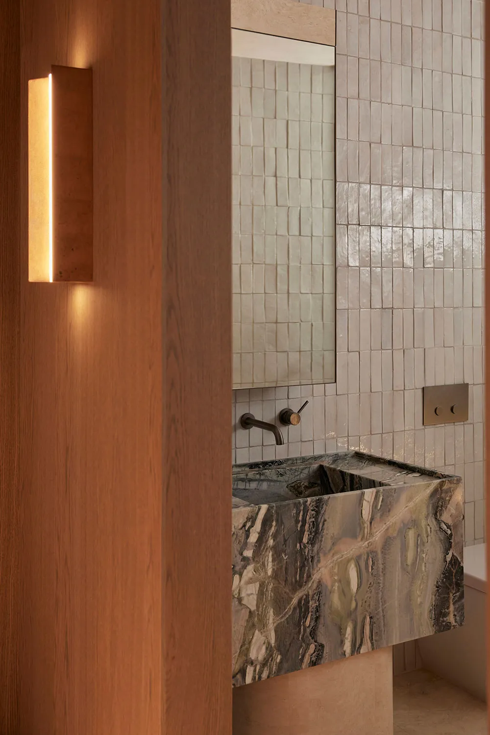 Modern House in Melbourne Built Around a Tree - Gallery image 13