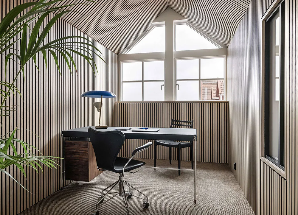 Японские мотивы в просторной мансардной квартире в Швеции - Gallery image 26