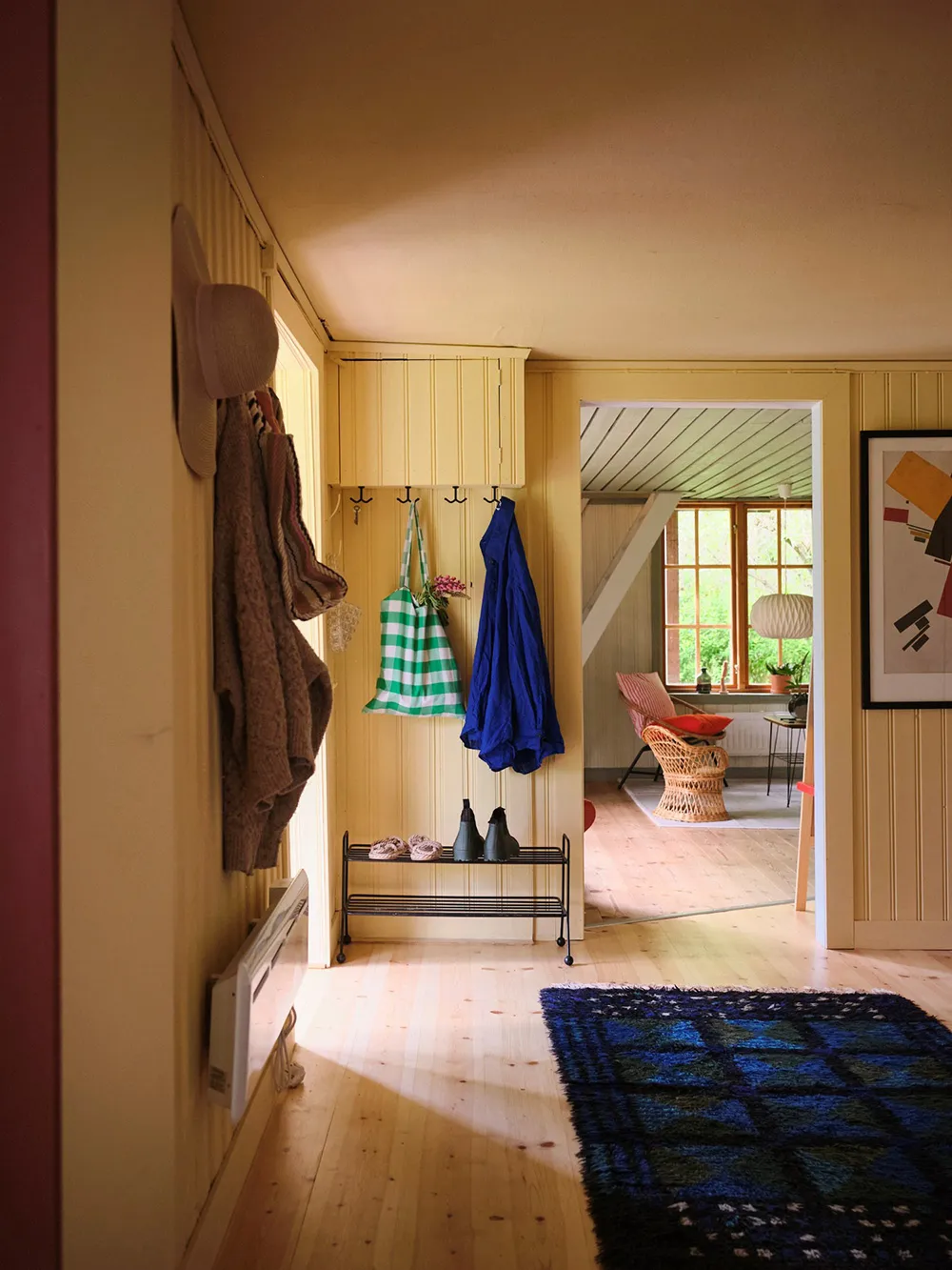 Светлые современные интерьеры старой шведской дачи - Gallery image 21