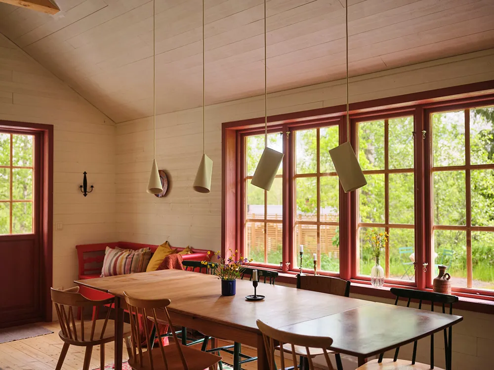Светлые современные интерьеры старой шведской дачи - Gallery image 12