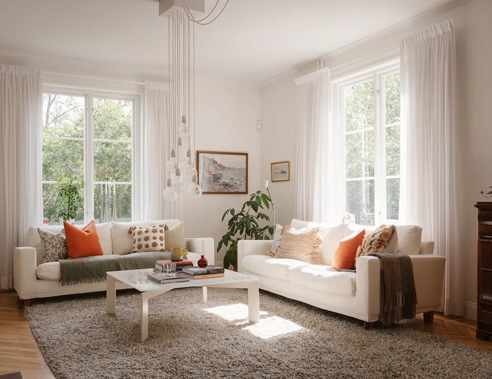 Piękny żółty domek z słończnymi wnętrzami w Szwecji - Gallery image 2