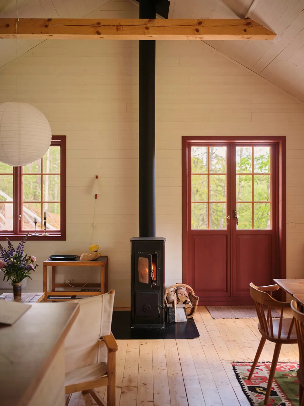 Светлые современные интерьеры старой шведской дачи - Gallery image 18