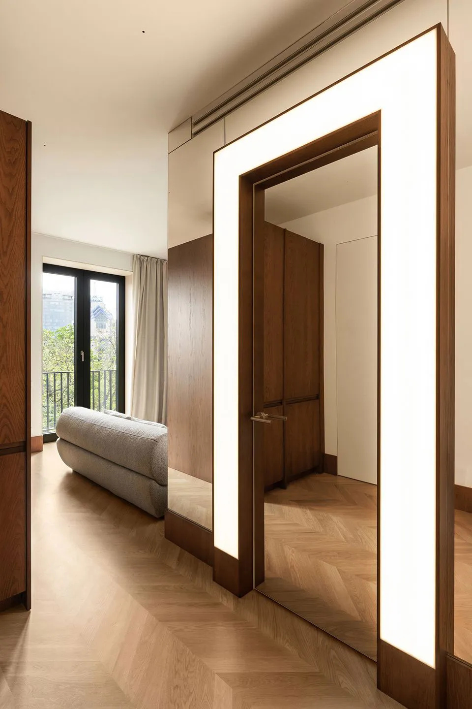 Diseño contemporáneo de interiores en el centro de Kiev con acabado en madera en decoración (70 m²) - Gallery image 13