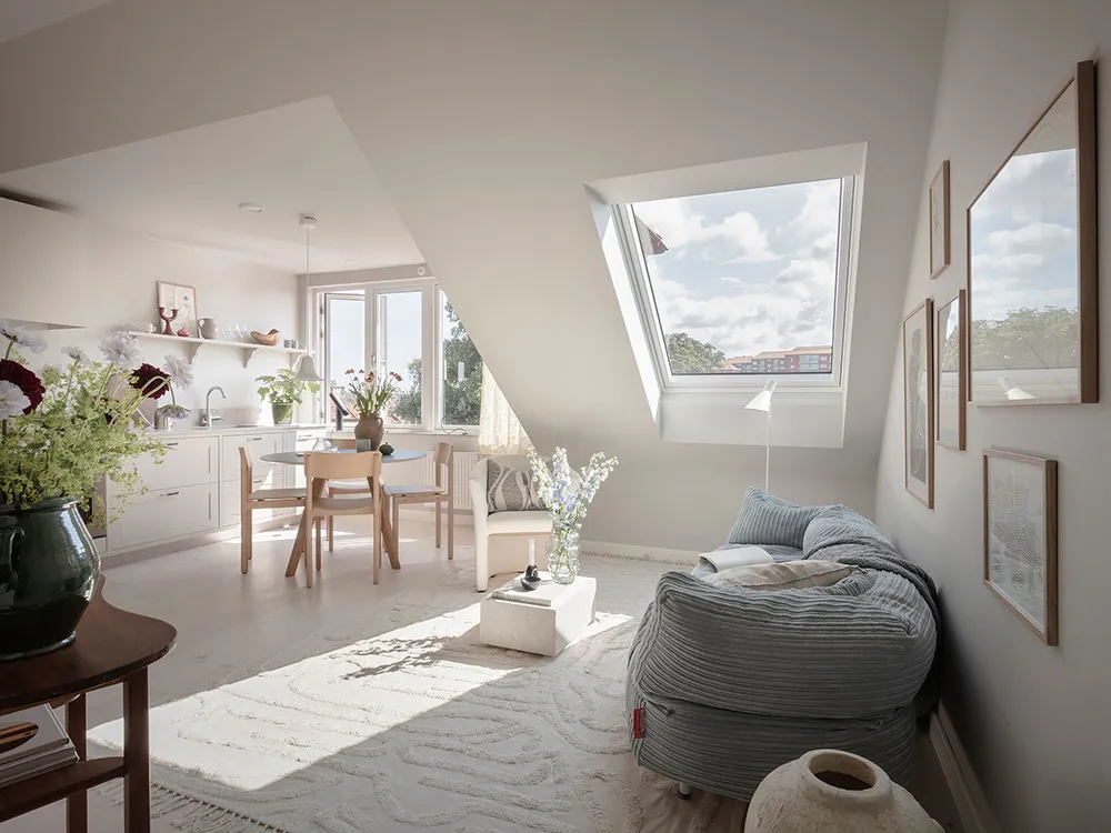 Lekki i przestronny интерьер małej mansardówki w Gotenborgu (36 m²) - Gallery image 3