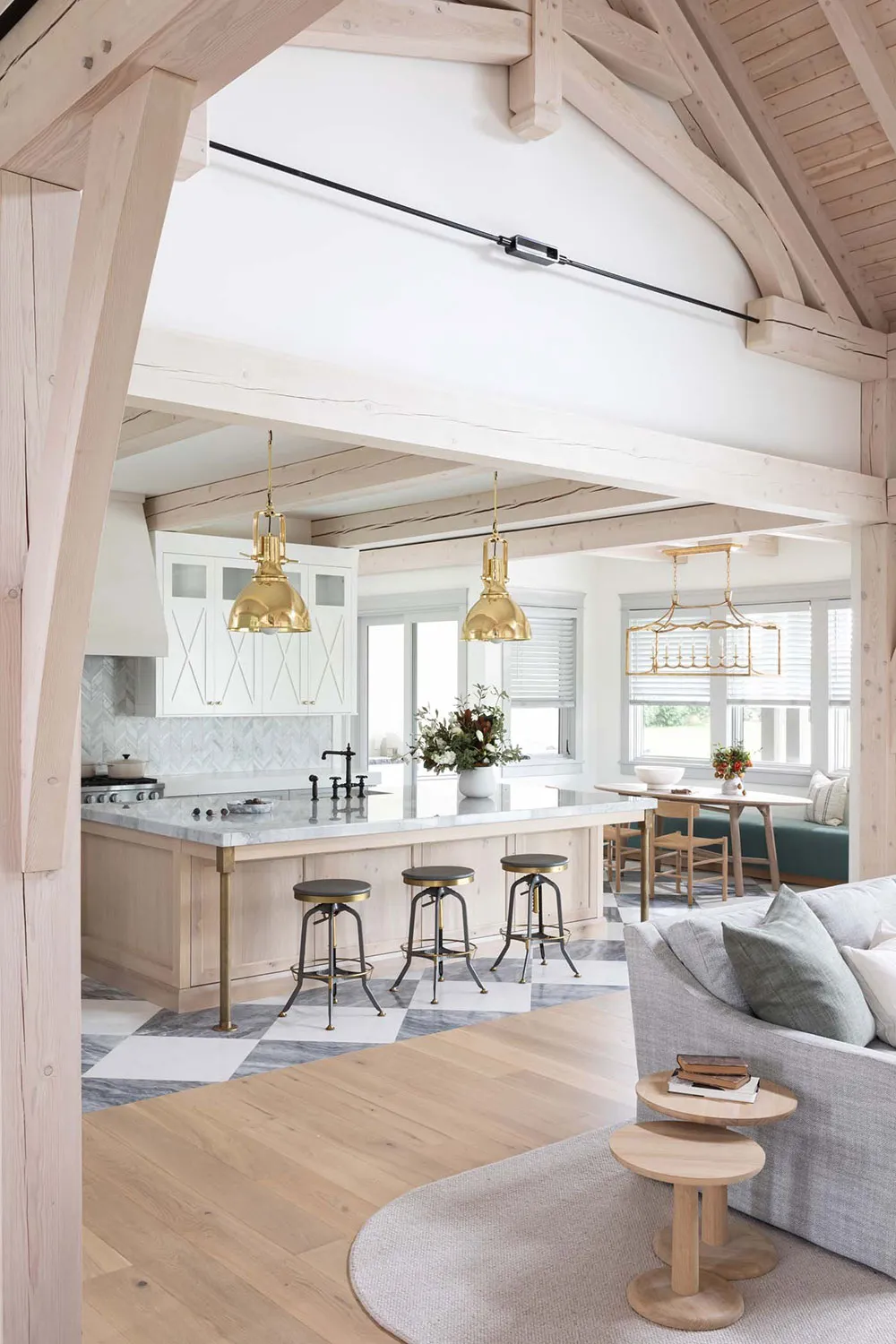 Notes de design français dans les intérieurs d'une villa au Canada - Gallery image 13