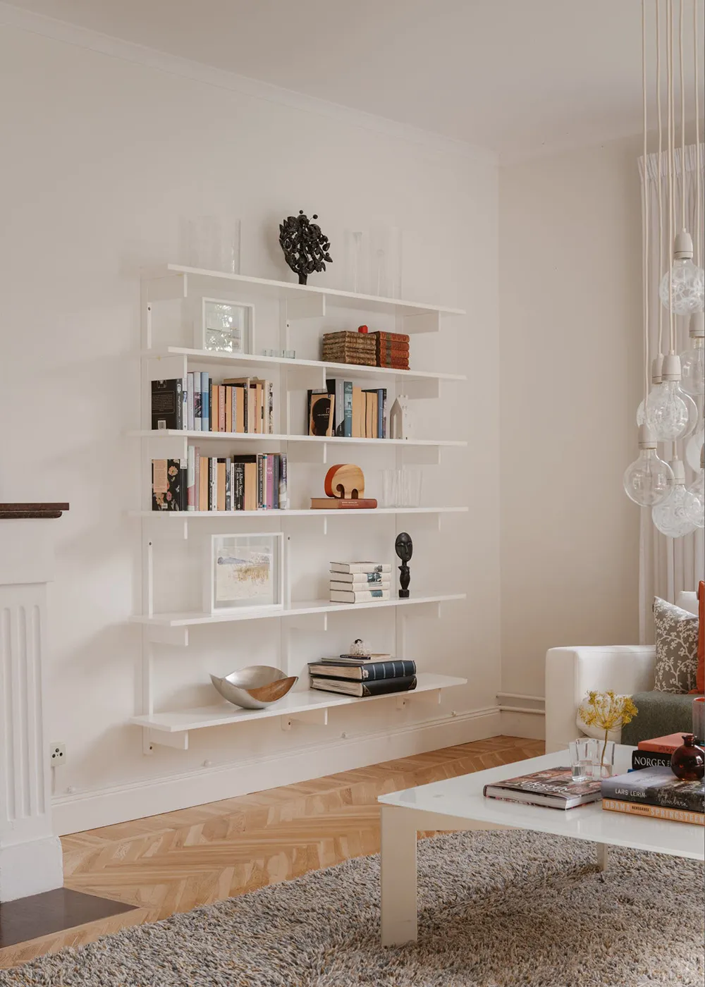 Piękny żółty domek z słończnymi wnętrzami w Szwecji - Gallery image 4