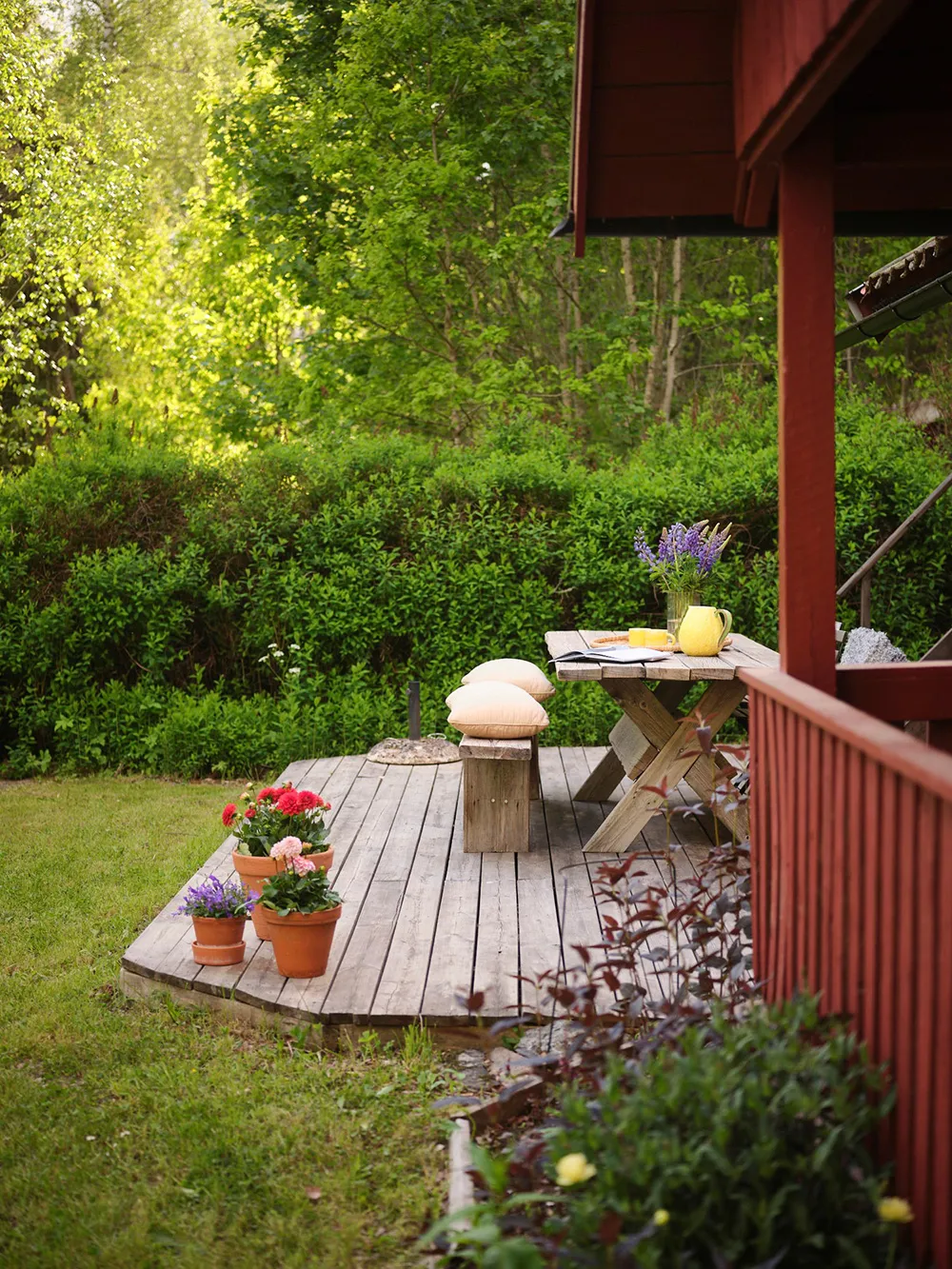 Светлые современные интерьеры старой шведской дачи - Gallery image 1