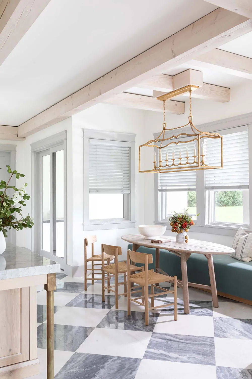 Notes de design français dans les intérieurs d'une villa au Canada - Gallery image 4