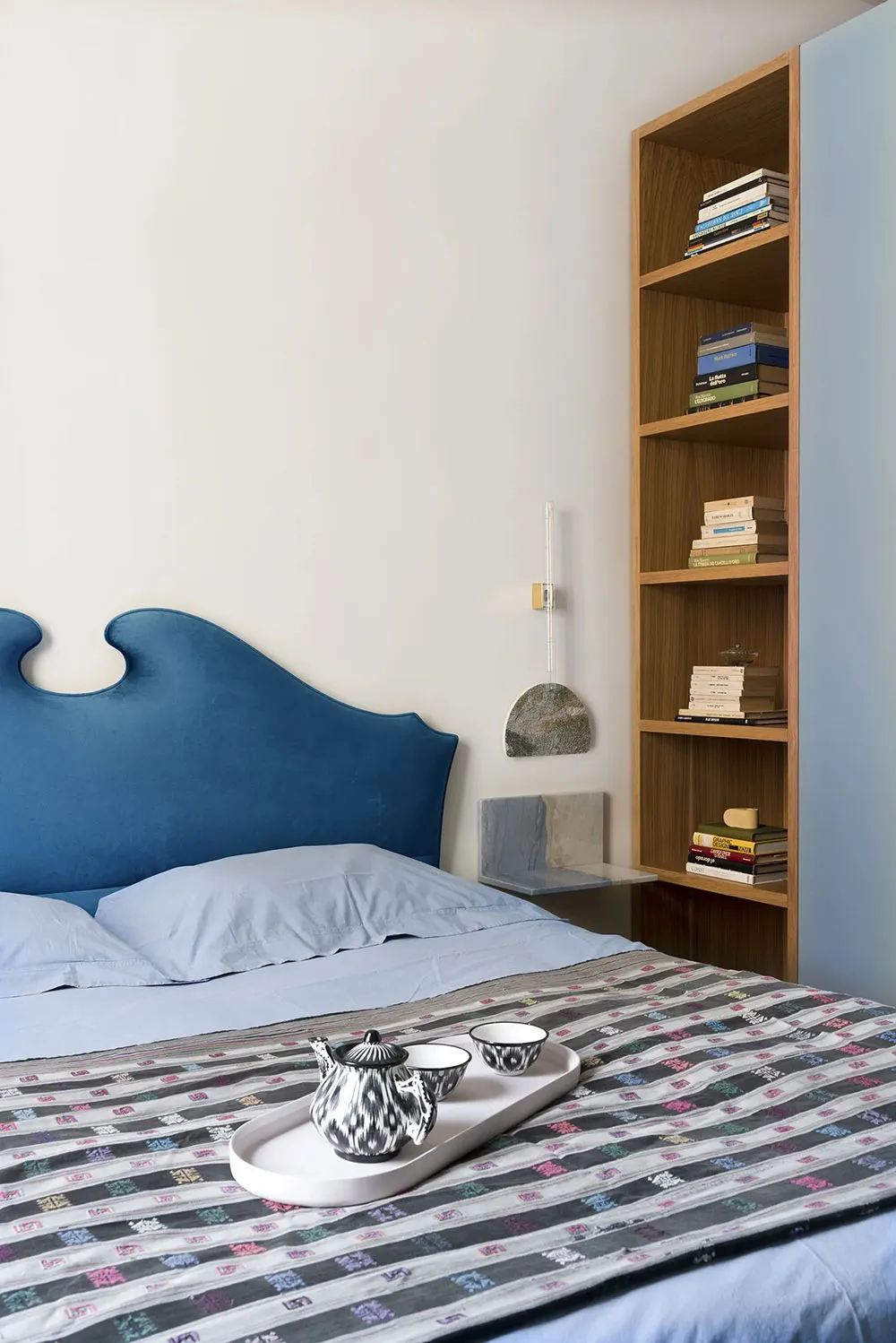 Blautöne und Vinylsammlung: DJ-Appartement in Rom - Gallery image 11