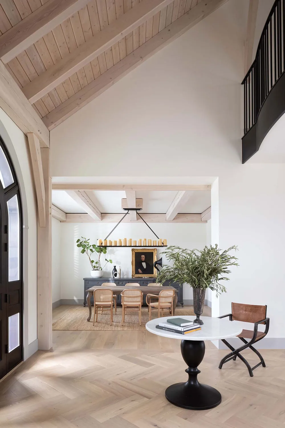 Notes de design français dans les intérieurs d'une villa au Canada - Gallery image 8