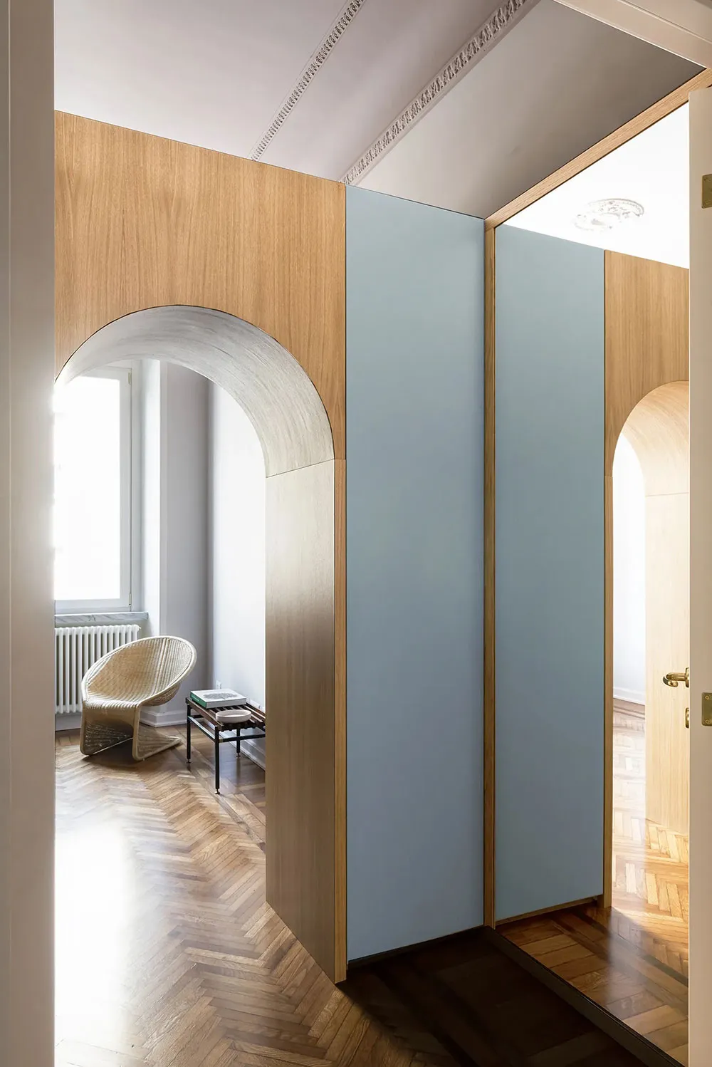 Blautöne und Vinylsammlung: DJ-Appartement in Rom - Gallery image 13