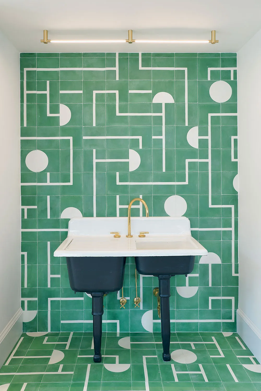 Sala de estar aireada y dormitorios con papel pintado: casa bonita al lado del lago en Florida - Gallery image 12