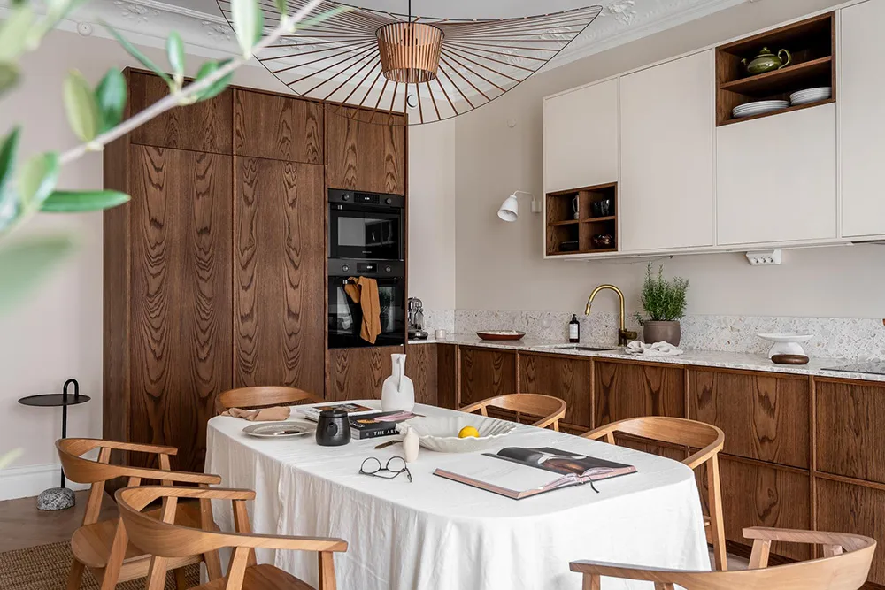 Stylische moderne Interieurs einer schwedischen Wohnung in einem alten Haus - Gallery image 3