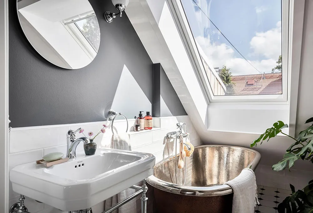 Living Room with Red Sofa and Spacious Loft: Apartment in Gothenburg - Gallery image 20