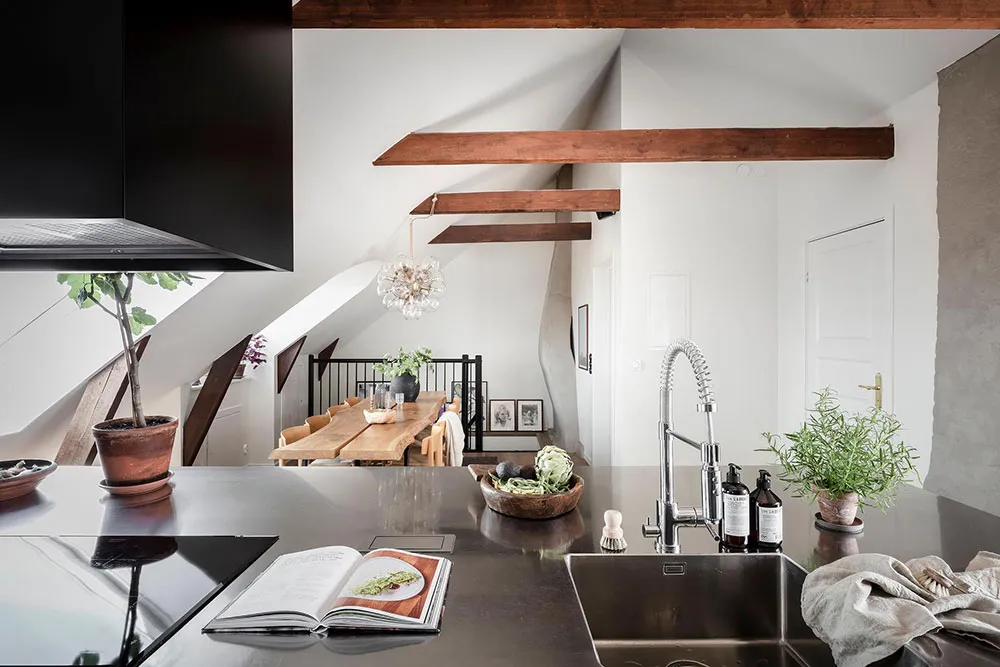 Living Room with Red Sofa and Spacious Loft: Apartment in Gothenburg - Gallery image 16