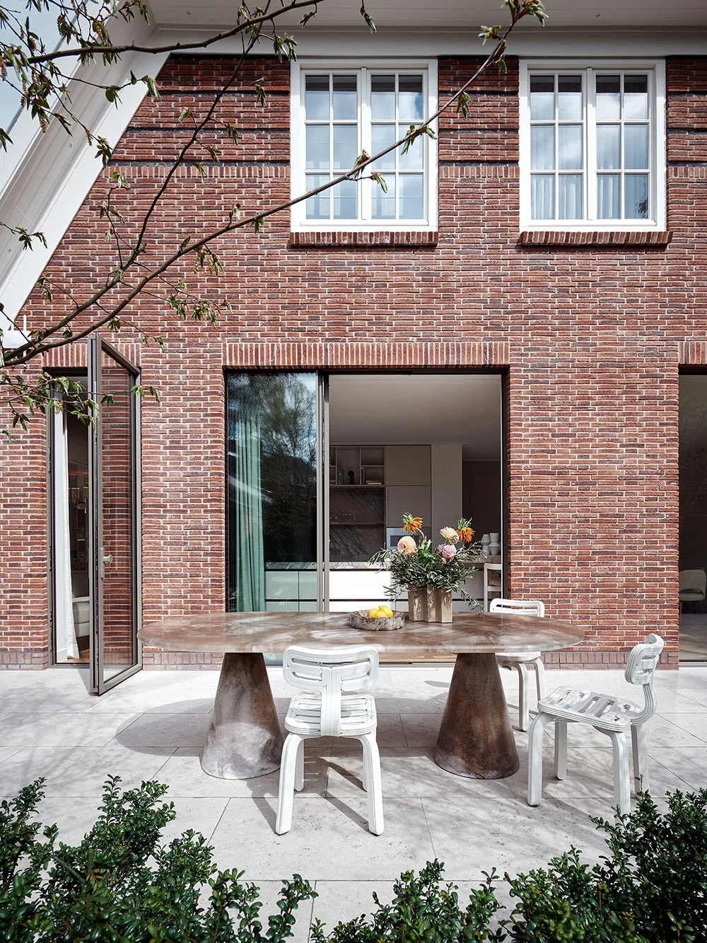 Diseño contemporáneo refinado del estudio holandés Framework Studio - Gallery image 1