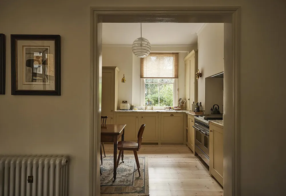 Mix cosy de style anglais et scandinave dans les œuvres de l'atelier Pernille Lind - Gallery image 7